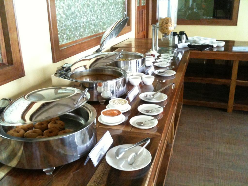 Hotel Tara Palace Гангток Екстериор снимка