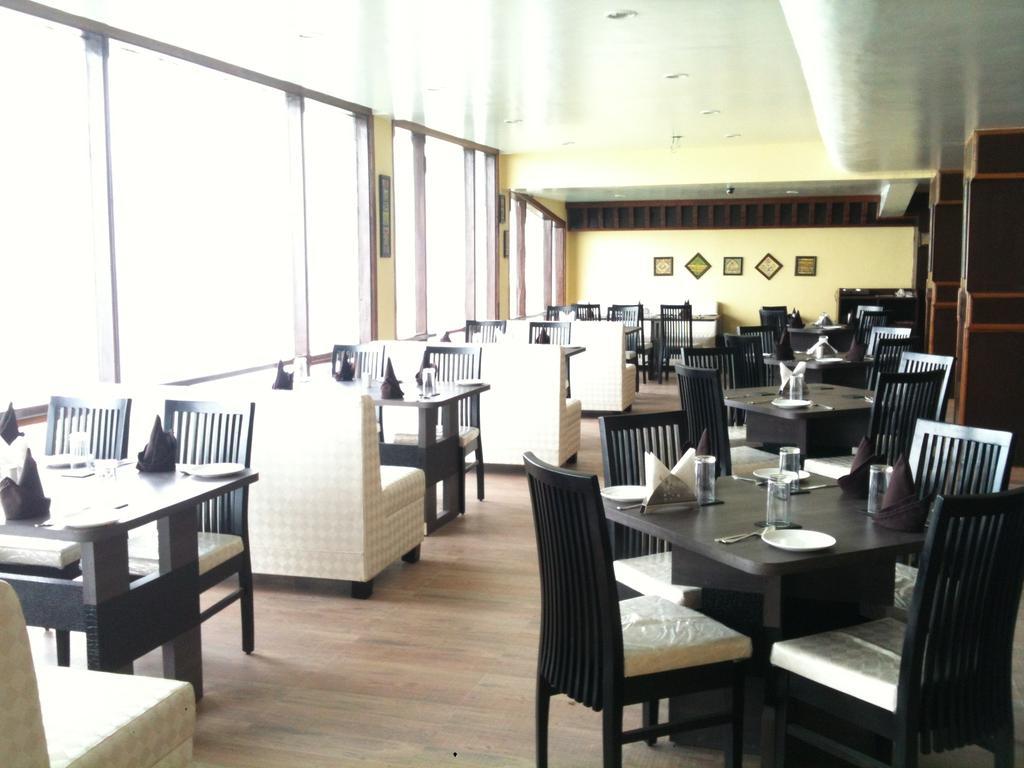 Hotel Tara Palace Гангток Екстериор снимка