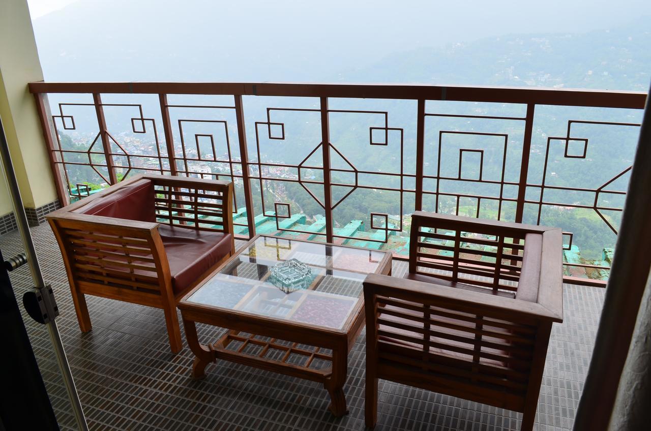 Hotel Tara Palace Гангток Екстериор снимка
