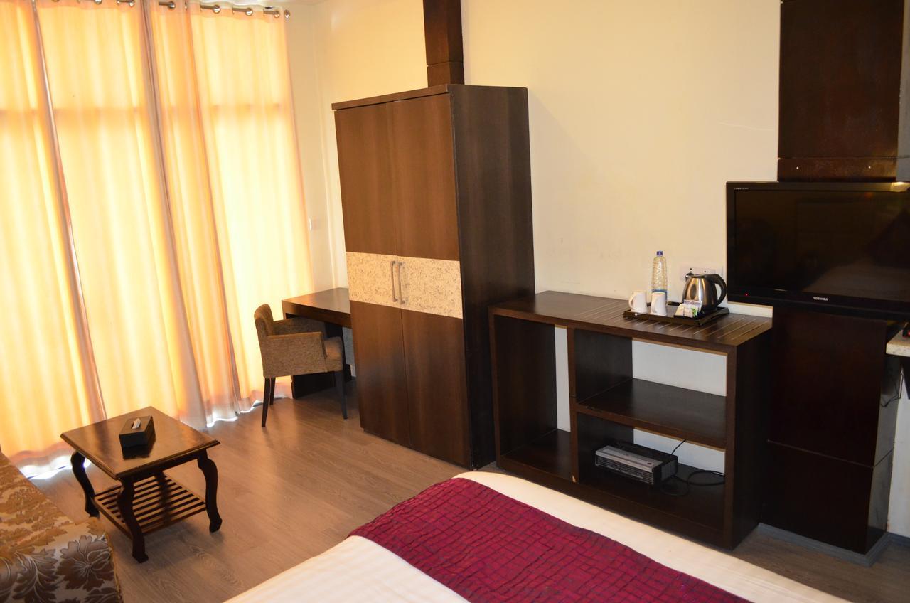 Hotel Tara Palace Гангток Екстериор снимка