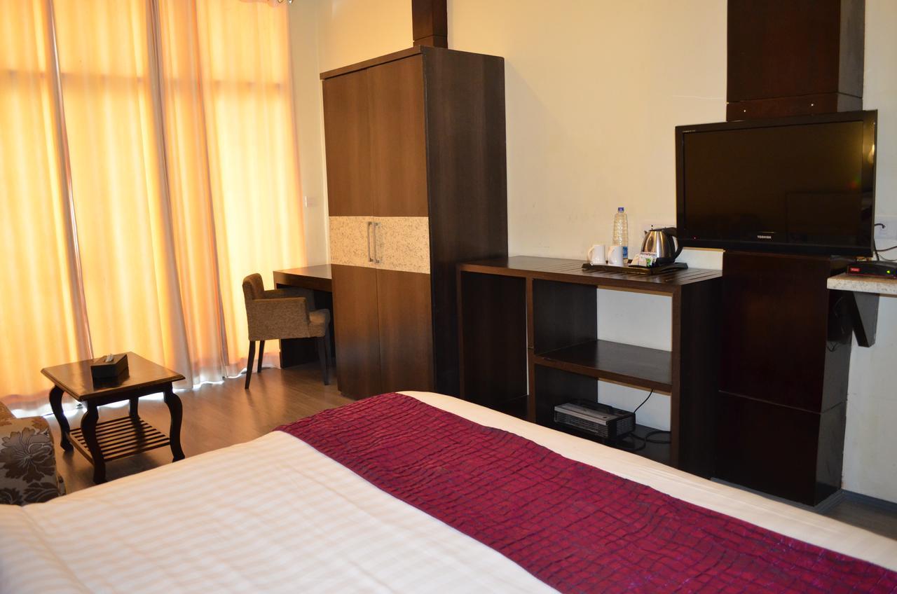 Hotel Tara Palace Гангток Екстериор снимка