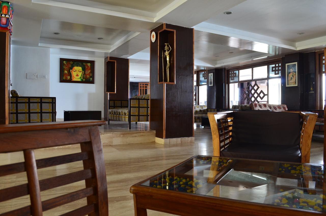 Hotel Tara Palace Гангток Екстериор снимка