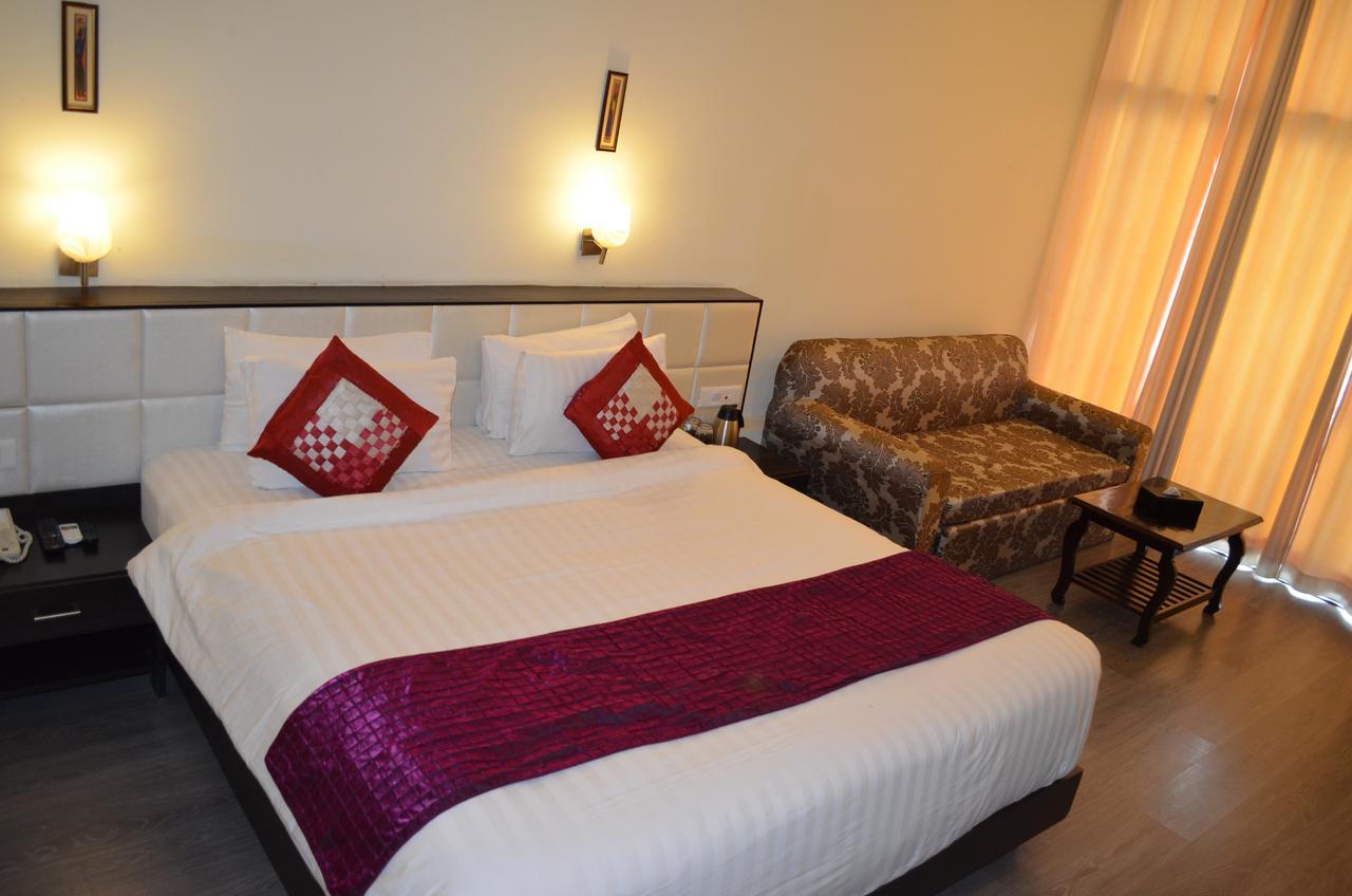 Hotel Tara Palace Гангток Екстериор снимка