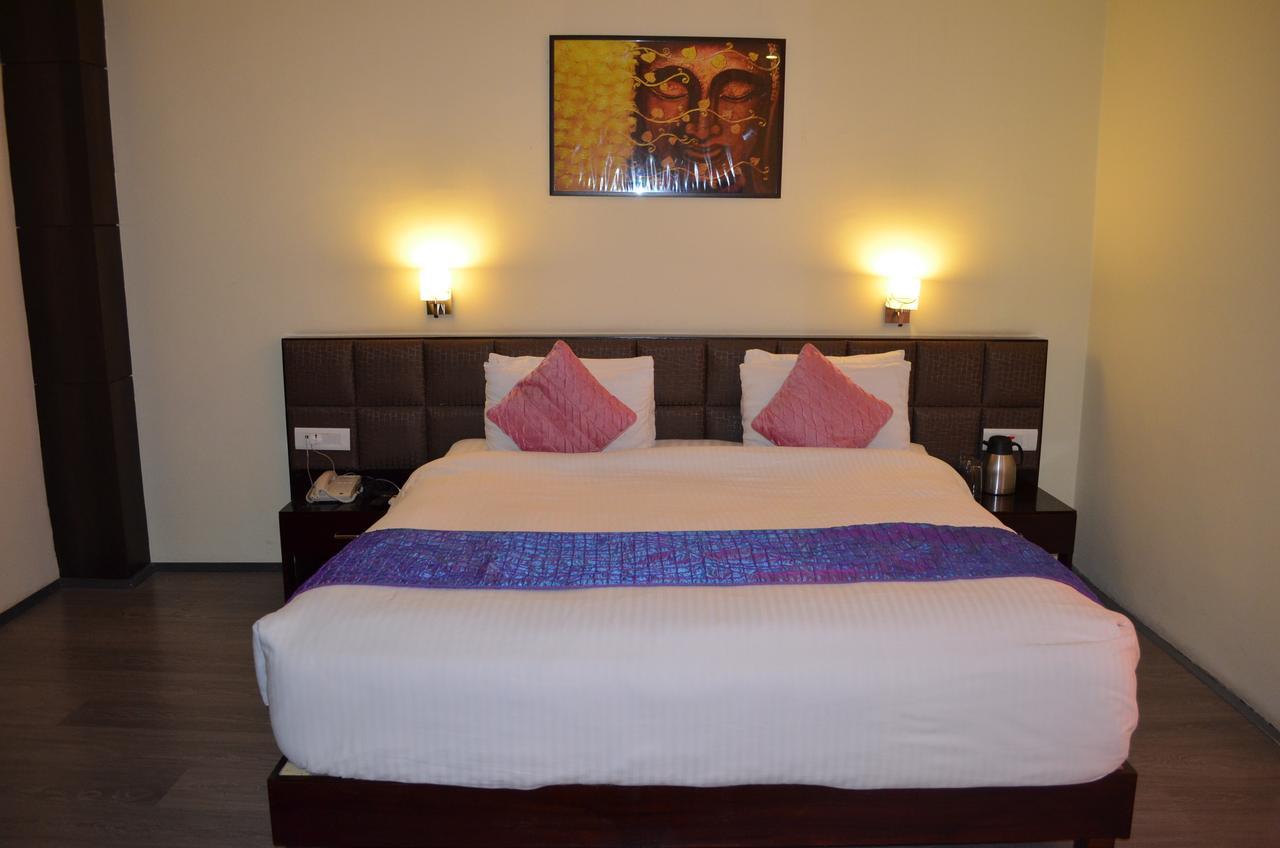 Hotel Tara Palace Гангток Екстериор снимка